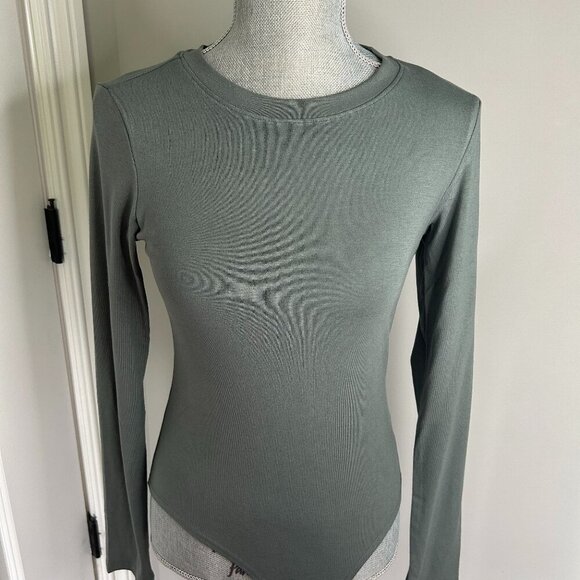Women's Green Long Sleeve Crewneck Bodysuit Size M NWOT - Picture 1 of 2